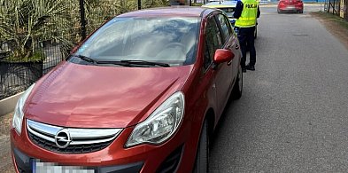 Corsa z Francji na nielegalnych tablicach