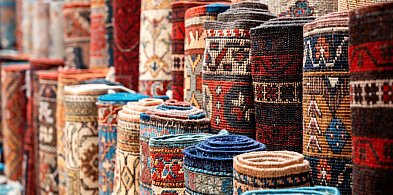 Schował się w dywanie na strychu przed policjantami