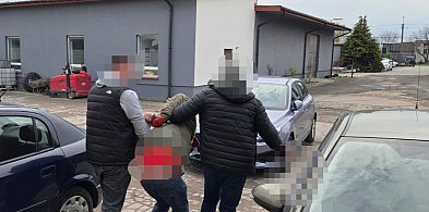 Zatrzymanie jak z filmu! Poszukiwany listem gończym zatrzymany na parkingu