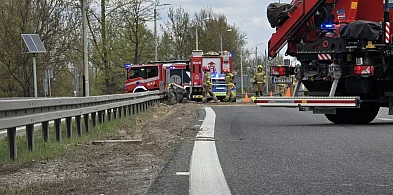 Ciężarówka uderzyła w bariery