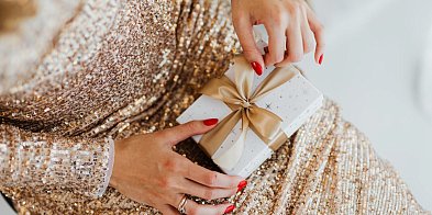 Upominek dla narzeczonej - jak wybrać prezent od serca?-110593