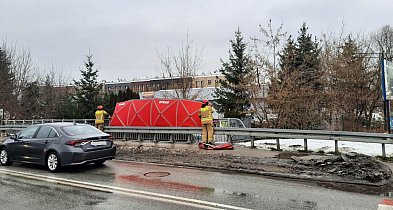 Tragiczne zgłoszenie w Piasecznie. Mężczyzna znaleziony na brzegu Perełki