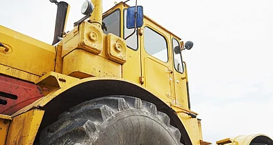 Nocny skok na ciężki sprzęt.