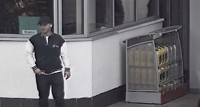 Policja poszukuje mężczyzny w związku z kradzieżą z włamaniem w Piasecznie