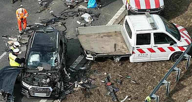 Wjechał w auto służb drogowych