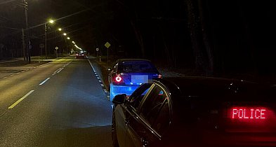 Zamienili się miejscami tuż przed policją. 21-latek wylądował w celi