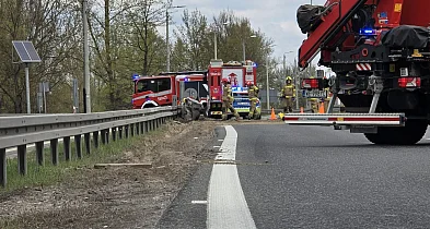 Ciężarówka uderzyła w bariery