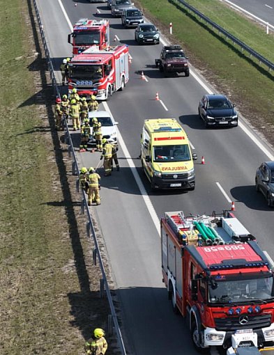 Niebezpieczne zdarzenie na trasie S7. Kobieta potrącona podczas postoju