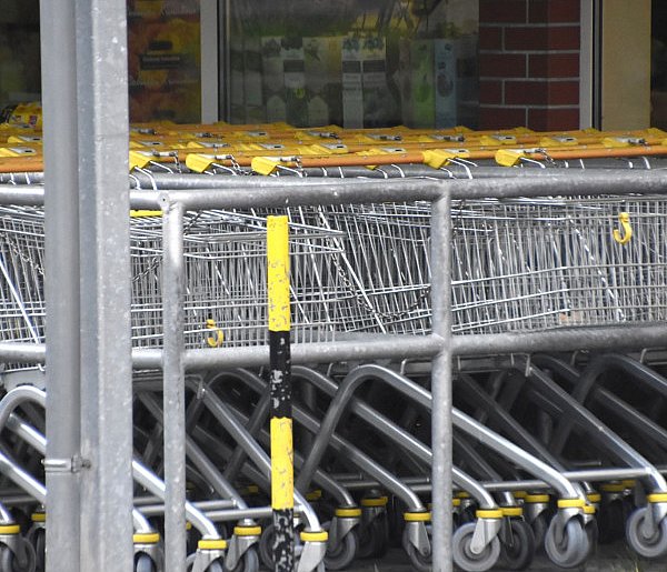 Czy 1 listopada zrobisz zakupy? Ten weekend zaskoczy wielu klientów-109652