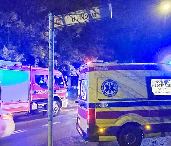 Zapatrzył się w telefon i wszedł pod samochód-109676