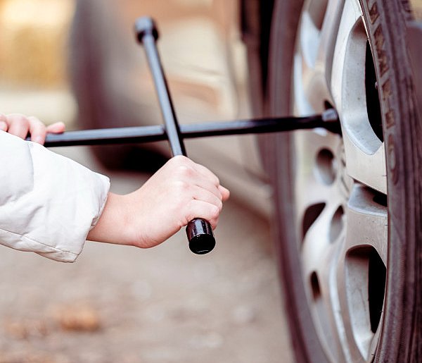 Z pozoru drobiazg, a może skończyć się tragedią. Urząd ostrzega kierowców-109774