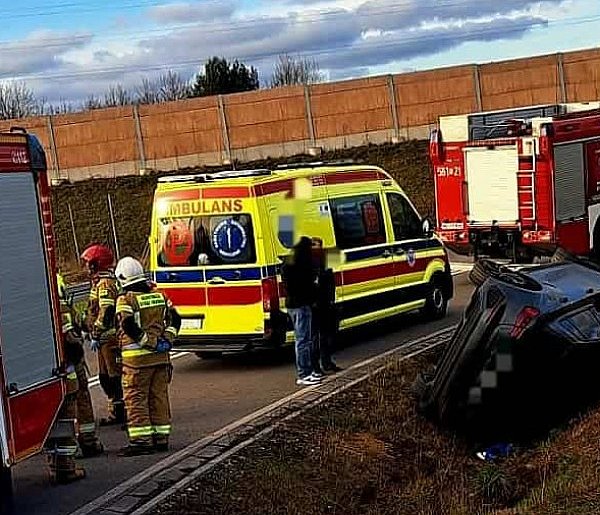 15-latek zabrał auto rodziców. Finał? W rowie-109889