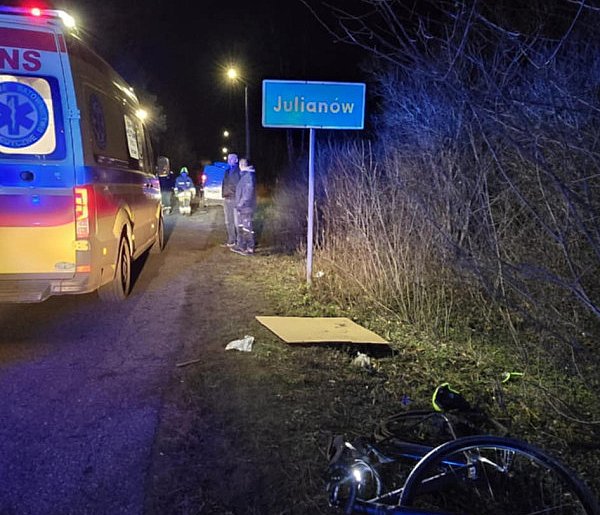 Zderzenie samochodu z rowerzystą. Poszkodowany w szpitalu-109925