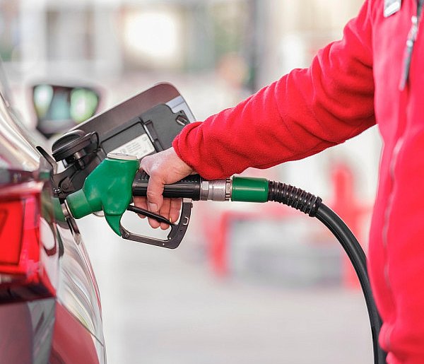 Nowy rok, droższe tankowanie. Państwo podnosi opłatę paliwową-110495