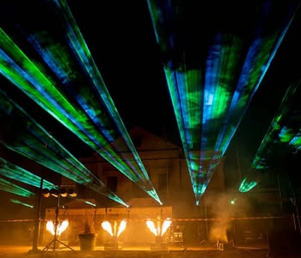 Nowy Rok w świetle laserów – widowiskowe powitanie na rynku-110734