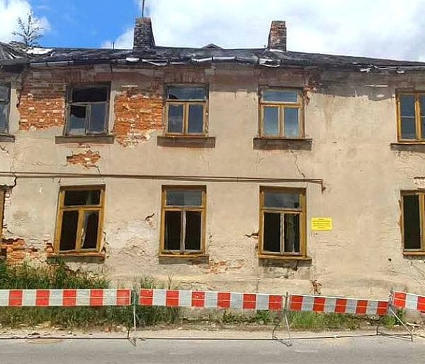 Kolejny krok w sprawie kamienicy przy Rynku w Tarczynie