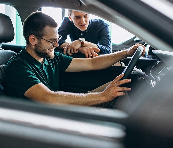 Luksusowy wynajem w stolicy: Jakie auta premium najlepiej sprawdzą się na spotkani