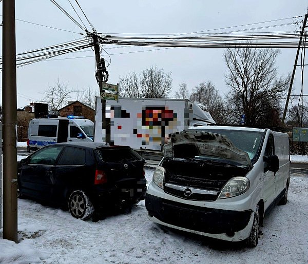 Kolizja trzech aut w Jazgarzewszczyźnie