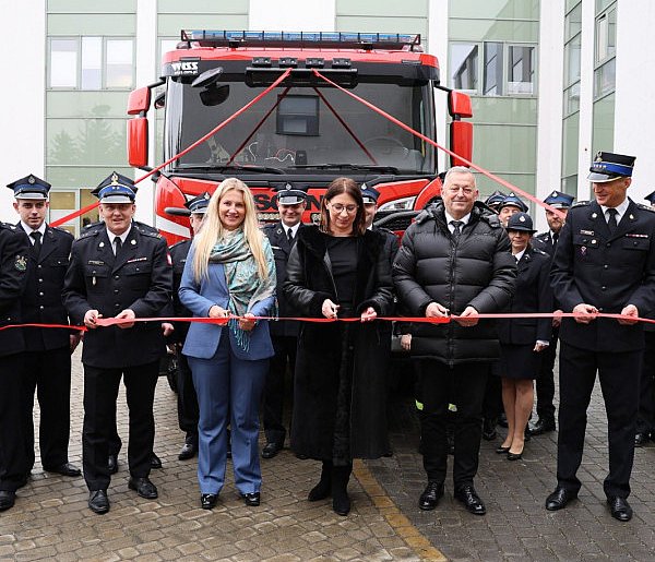 Nowoczesny wóz ratowniczo-gaśniczy