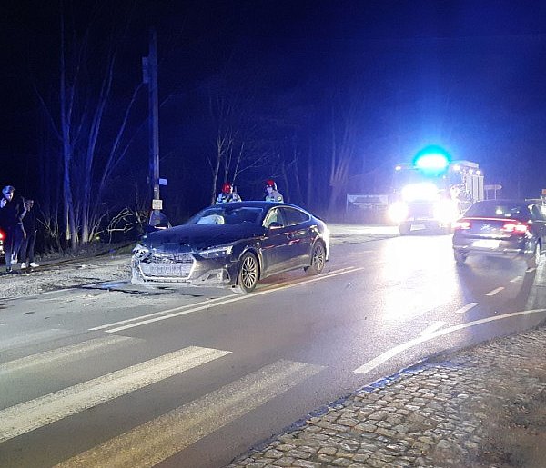 Kolizja na DK79. Trzy auta rozbite