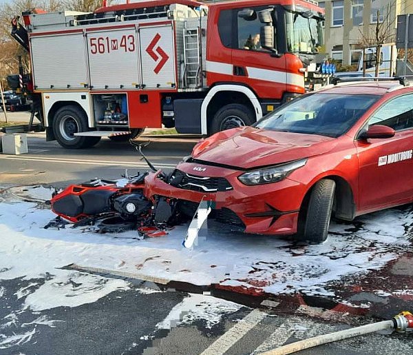 Dramatyczne zderzenie na Chyliczkowskiej!  Ulica zablokowana