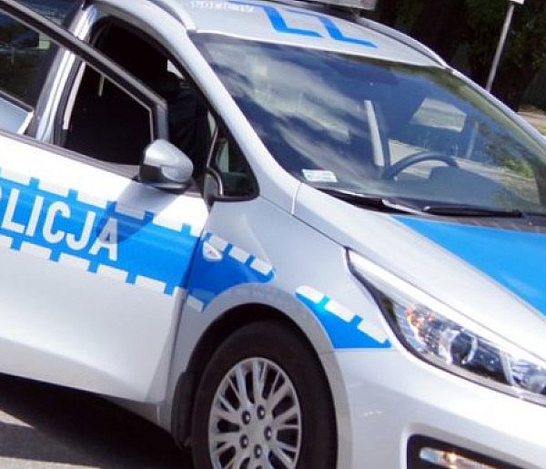 Pijany 18-latek pędził hulajnogą z pasażerką na czerwonym świetle