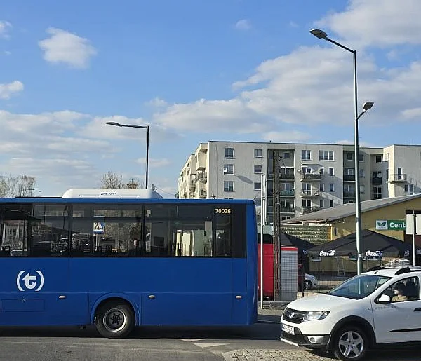 Próbował przejechać przez rondo, ale nie dał rady