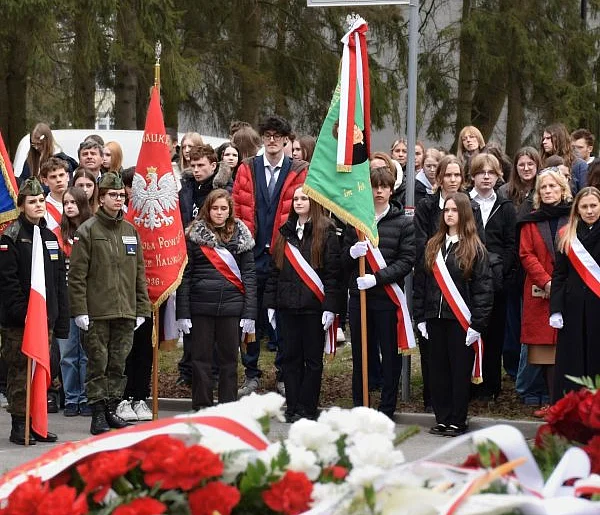 Pamięć, która wciąż przygniata