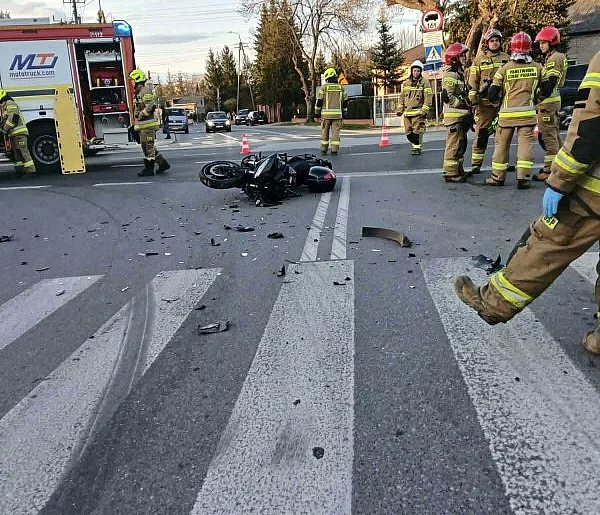Poważny wypadek motocyklisty, utrudnienia na trasie 724
