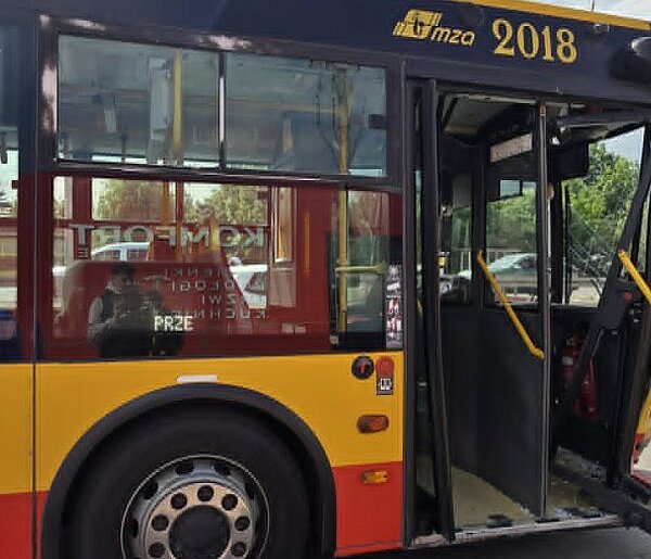 Kolizja autobusu na Puławskiej