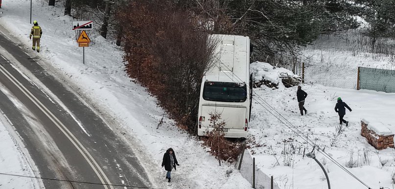 Zderzenie z udziałem autobusu szkolnego