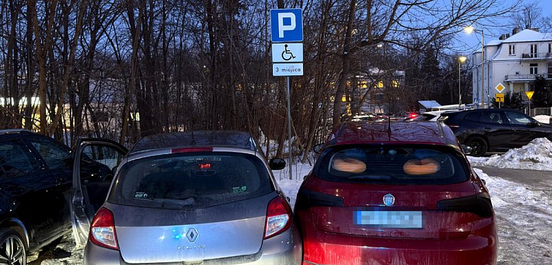 Jedno miejsce, dwa samochody