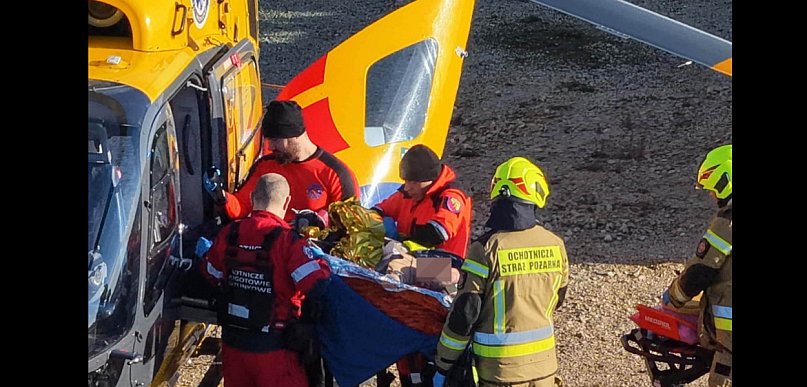 Karambol na S7. Droga zamknięta, jedna osoba śmigłowcem zabrana do szpitala