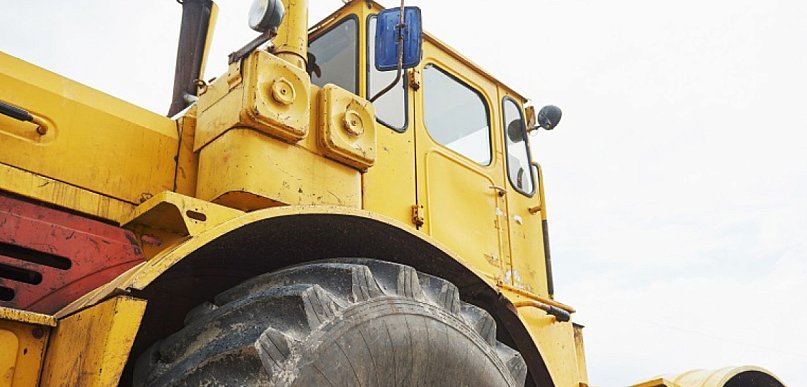 Nocny skok na ciężki sprzęt.