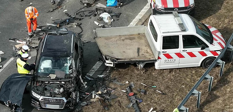 Wjechał w auto służb drogowych