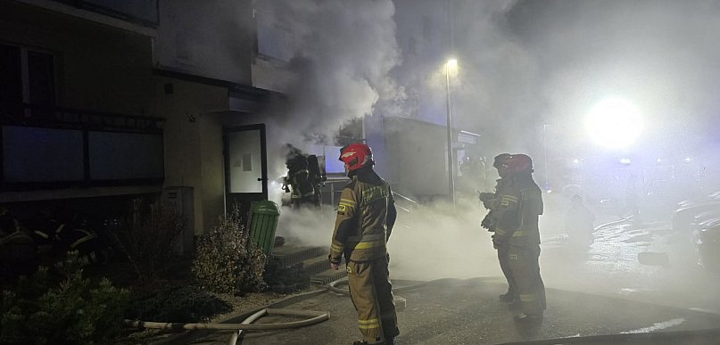 Pożar w bloku. 150 osób ewakuowano