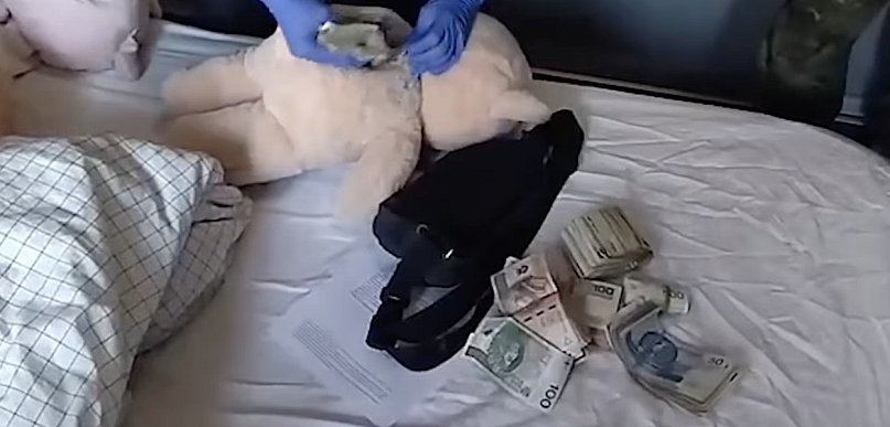 Pieniądze w pluszowych misiach i 57 automatów. Nalot na nielegalny hazard
