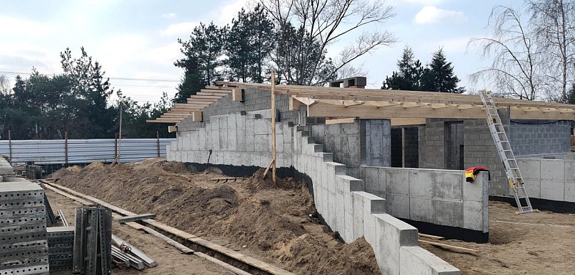 Budowa Domu Ludowego w Parceli nabiera tempa