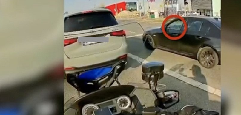 Kierowca BMW nie zauważył policjanta