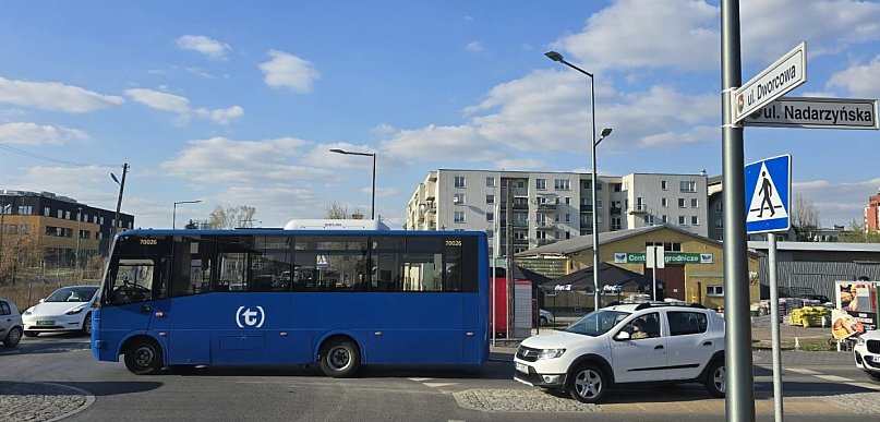 Próbował przejechać przez rondo, ale nie dał rady