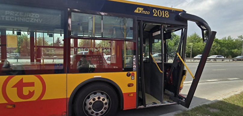 Kolizja autobusu na Puławskiej