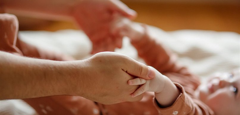 Osteopatia pediatryczna bez tajemnic. Jak delikatny dotyk pomaga niemowlętom w pie