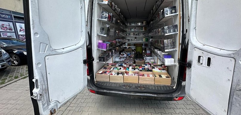 Pakistańczyk zatrzymany z 6 tysiącami podrobionych perfum