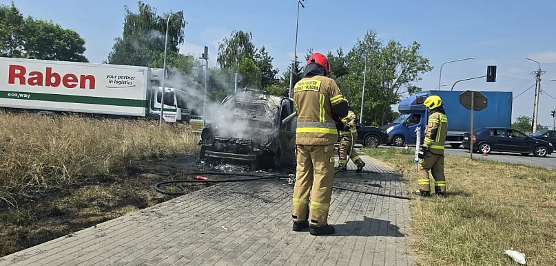 Auto stanęło w ogniu! Dramatyczne chwile na DW 721