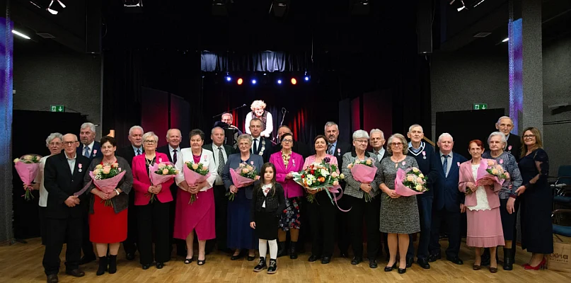 Dwanaście par na medalami - 110003