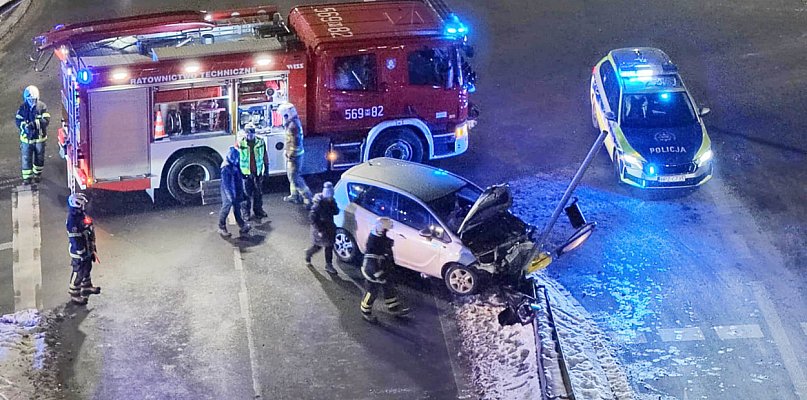 Potężne zderzenie i blokada drogi - 110812