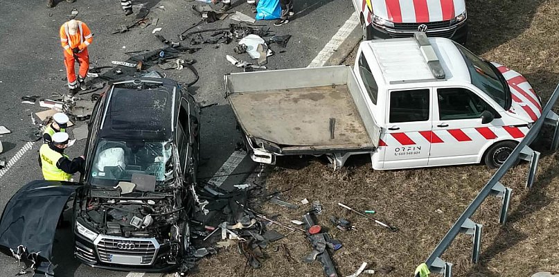 Wjechał w auto służb drogowych