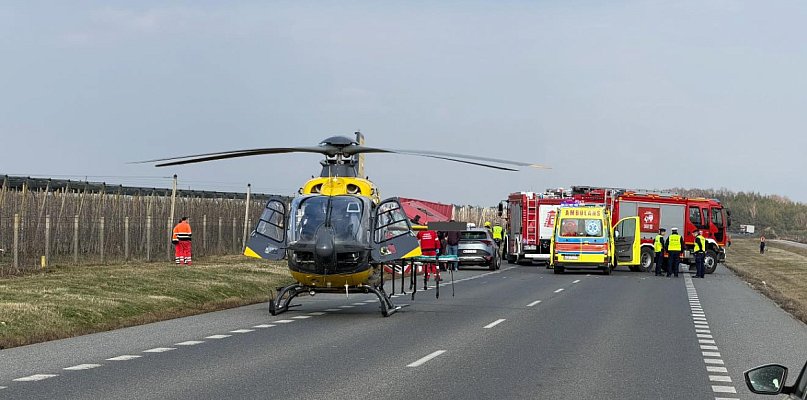 Groźny wypadek na drodze krajowej nr 50. Dwie osoby ranne