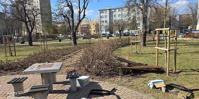 Nocne libacje i dewastacja w Parku Zachodnim. Mieszkańcy mają dość