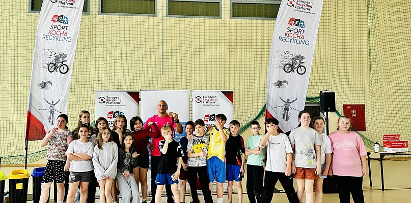 Sport i ekologia na jednej macie. Góra Kalwaria uczy recyklingu przez ruch